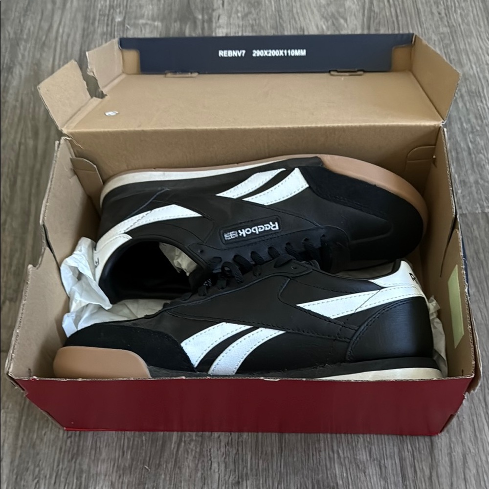 Reebok Men's Black and White Sneakers with Tan Sole